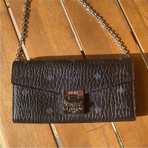 MCM| Chain Crossbody Wallet| Black - Picture 4 of 7
